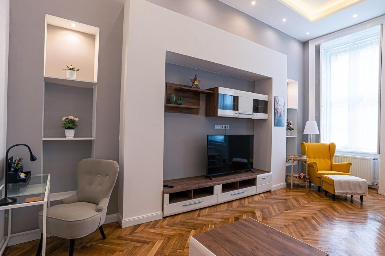 Joy Apartments On Kiraly Street Budapeste Exterior foto