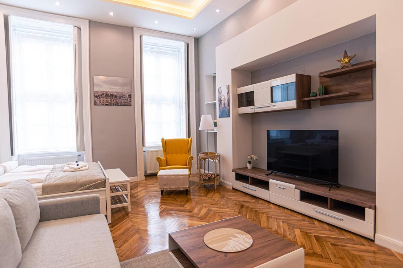 Joy Apartments On Kiraly Street Budapeste Exterior foto