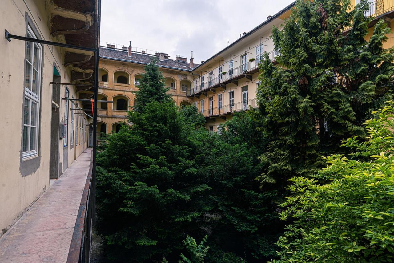 Joy Apartments On Kiraly Street Budapeste Exterior foto